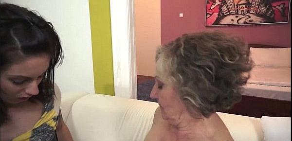  Granny Kata sets her hairy pussy on hot young Wanessas mouth